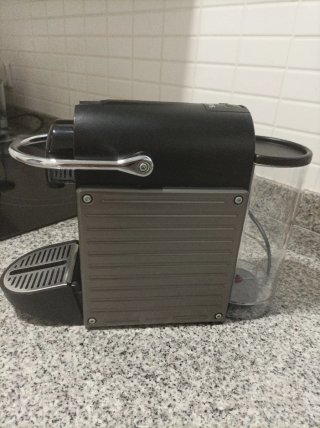 Cafetera Nespresso Krups Negra.