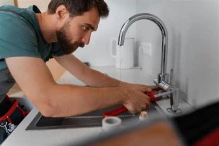 Manitas, fontanero y electricista a domicilio.