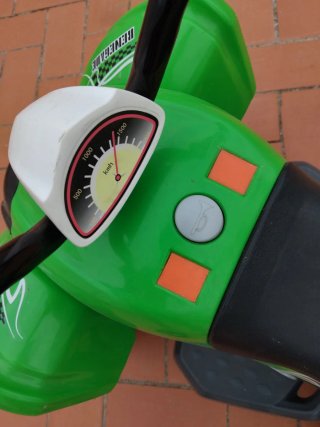 Moto 4 Ruedas Niño Verde