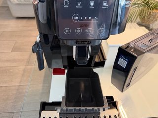 Cafetera Automática DeLonghi