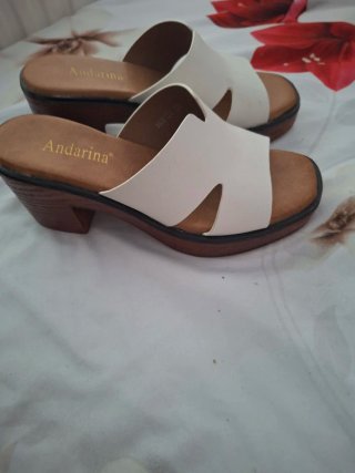 Sandalias Beige/Blanco Tacón Bloque