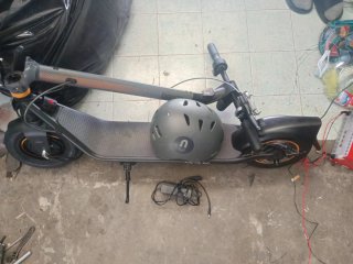 Patinete eléctrico como nuevo