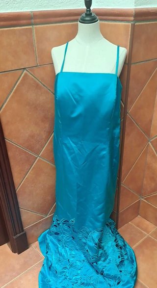 Vestido de fiesta plateado con lentejuelas