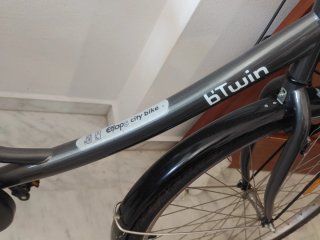 Bicicleta Paseo Btwin Gris con Cesta