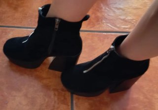Botines negros con plataforma y cremallera
