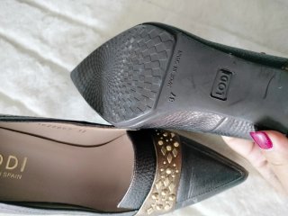 Sapatos Lodi pretos e dourados tamanho 37