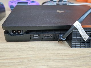 PS4 Slim 1TB 11.00 + 3 Mandos + Accesorios