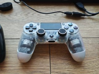 PS4 Slim 1TB 11.00 + 3 Mandos + Accesorios