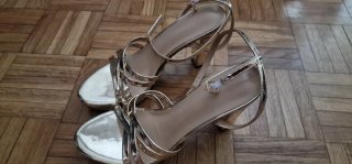 Sandalias doradas tacón tiras finas talla 37