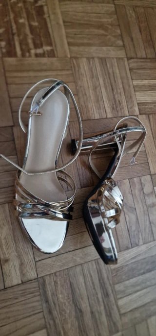 Sandalias doradas tacón tiras finas talla 37
