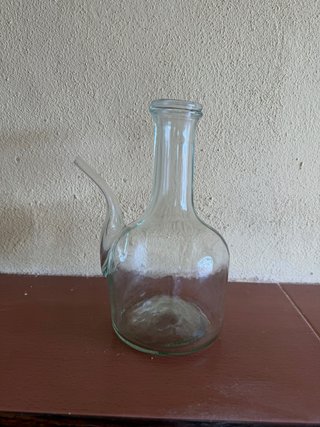 Aceitera de cristal con asa