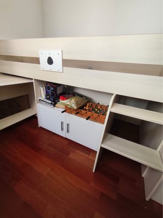 Habitación infantil litera con escritorio