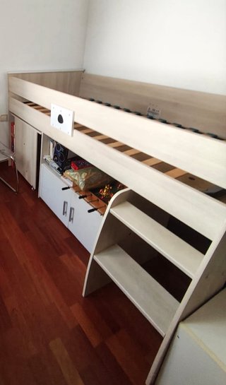 Habitación infantil litera con escritorio