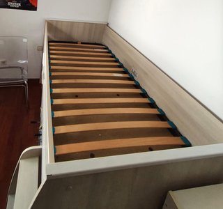 Habitación infantil litera con escritorio