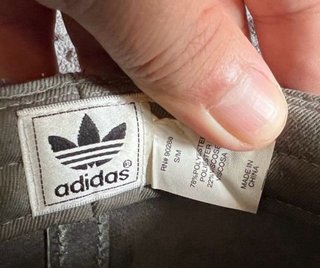 Gorra Adidas gris
