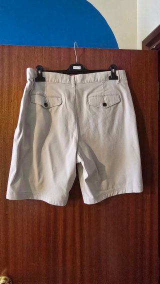 Pantalón corto beige hombre