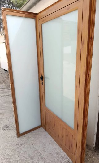 Puerta aluminio imitación madera
