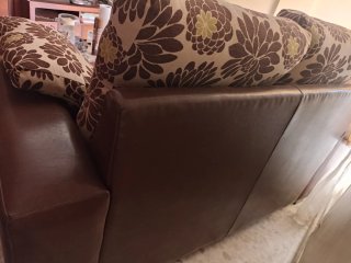 Sofá de 2 plazas con estampado floral