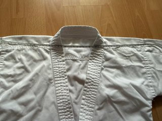 Karategui niño blanco con cinturón blanco