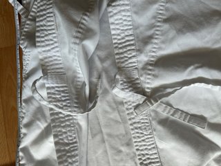 Karategui niño blanco con cinturón blanco