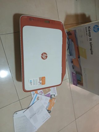 Impresora HP Blanca y Naranja