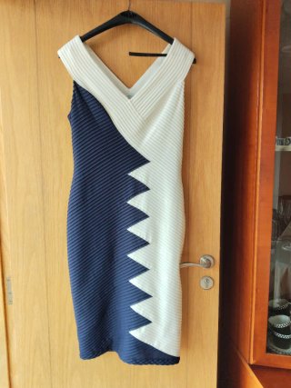 Vestido de fiesta azul y blanco