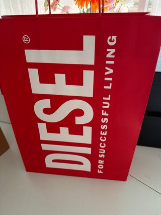 Borse di carta Valentino, Boss e Diesel