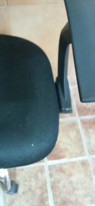 Silla de oficina ergonómica negra