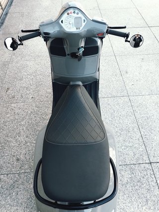 Piaggio Vespa GTS Gris
