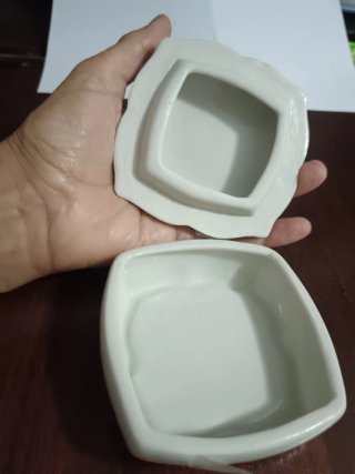 Caja joyero porcelana vintage paloma, con flores.