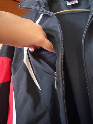 Chaqueta deportiva Nike Negra & Roja