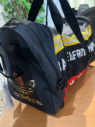 Bolsa Adidas Negra con Logo Animal Print