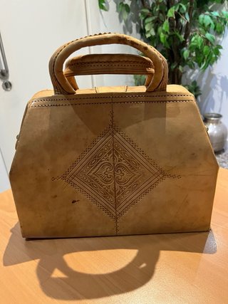Bolso de mano cuero vintage bordado