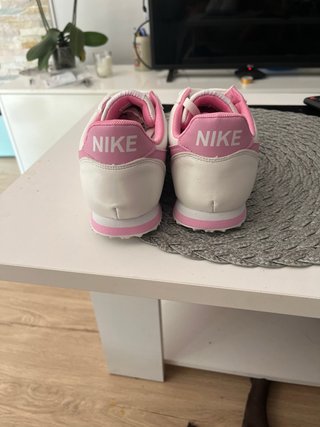Nike Cortez Blancas y Rosas