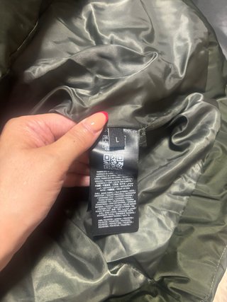 Abrigo Guess Verde Talla L usado solo 1 vez