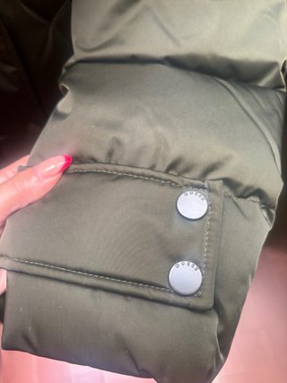 Abrigo Guess Verde Talla L usado solo 1 vez