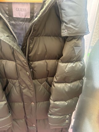 Abrigo Guess Verde Talla L usado solo 1 vez
