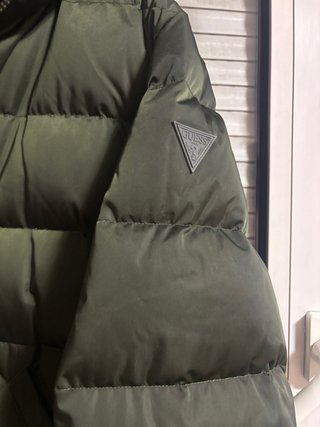 Abrigo Guess Verde Talla L usado solo 1 vez
