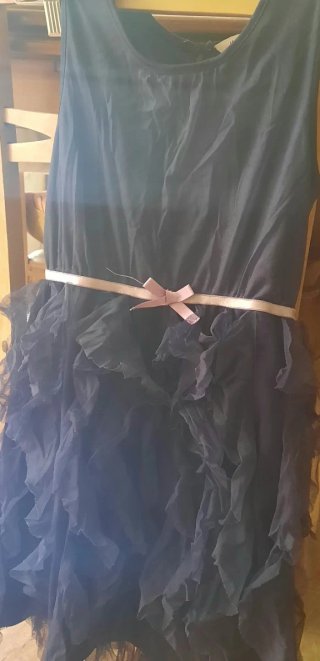 Vestido azul marino con lazo rosa