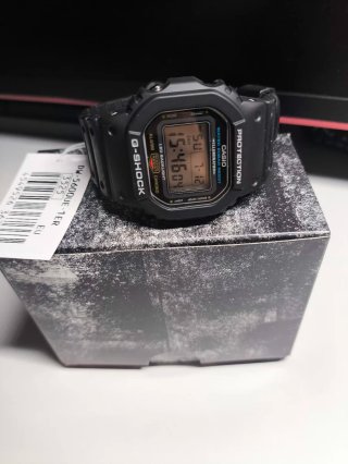 **CASIO G-SHOCK 5600UE-1ER NEGRO**