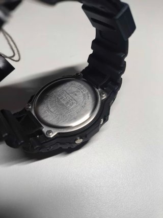 **CASIO G-SHOCK 5600UE-1ER NEGRO**