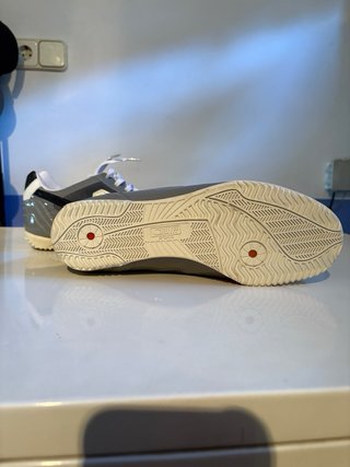Zapatillas Cruyff grises y blancas