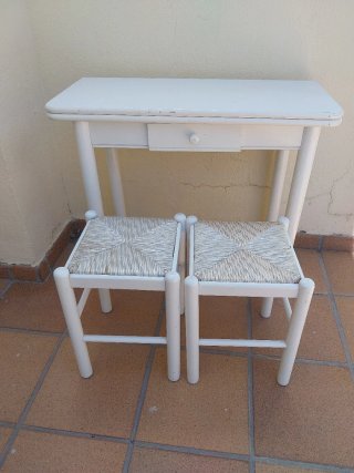 Conjunto mesa y 2 taburetes madera blanca