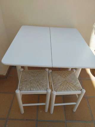 Conjunto mesa y 2 taburetes madera blanca