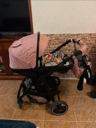 Carrito de bebé rosa
