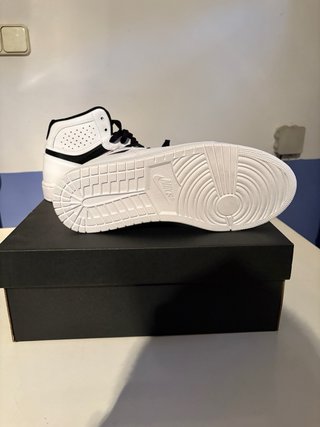 Zapatillas Nike Jordan Blancas y Negras