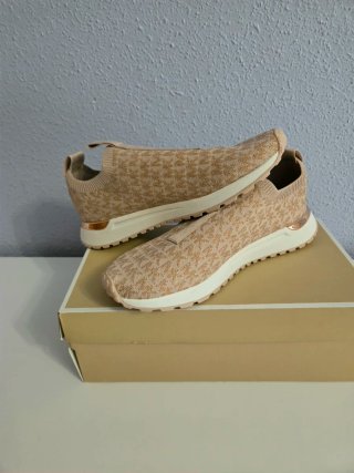 Zapatillas Michael Kors rosa y doradas