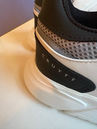 Zapatillas Cruyff grises y blancas