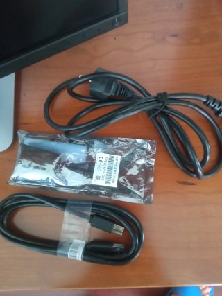 Monitor Dell negro soporte plata