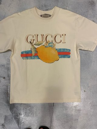 Camiseta Gucci Beige con Estampado de Limón